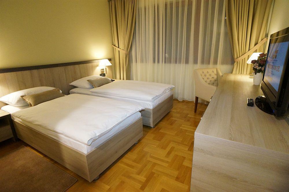Hotel Calypso Загреб Экстерьер фото