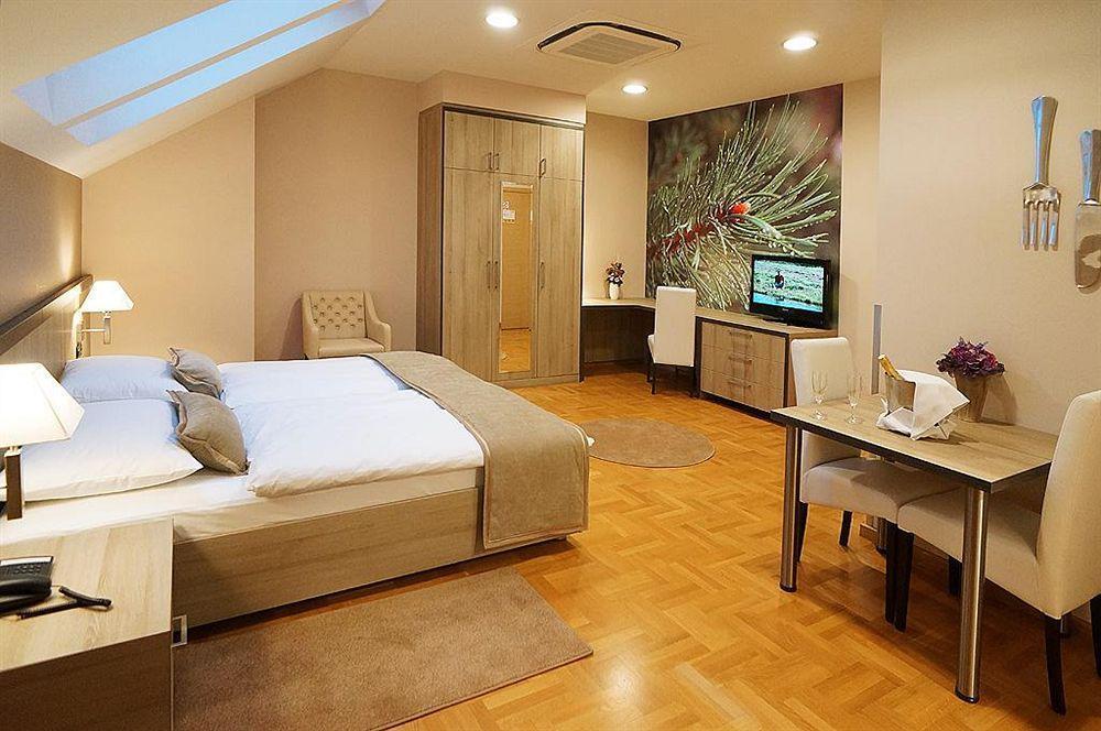 Hotel Calypso Загреб Экстерьер фото