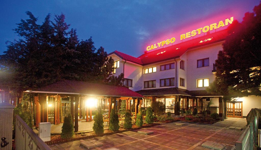 Hotel Calypso Загреб Экстерьер фото