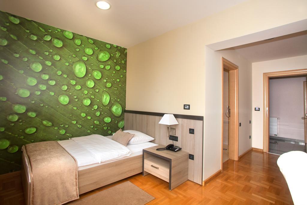 Hotel Calypso Загреб Экстерьер фото