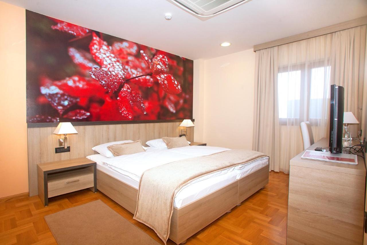 Hotel Calypso Загреб Экстерьер фото